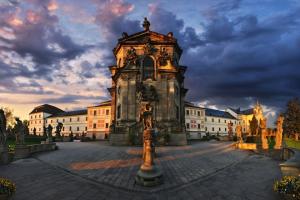 7. Královéhradecký kraj – Je to zámek, není to zámek? Je to KUKS!